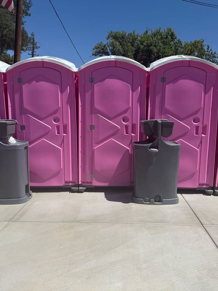 How Many Porta Potties Do I Need? The 50-Guest Rule